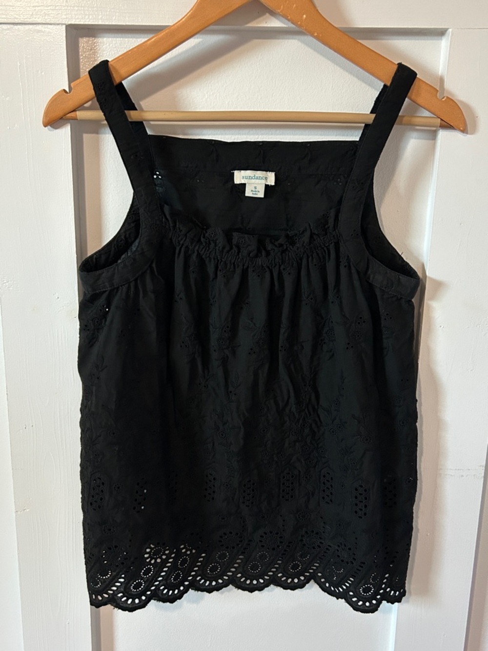 Sundance 100% Cotton Scalloped Hem Eyelet Embroidered Tank Top Boho
Black Small - Picture 2 of 7